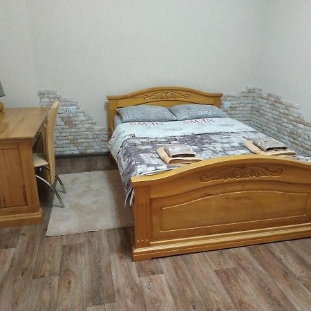 Apartment In The Center Of Old Town Kamjanyi Potoki Kültér fotó