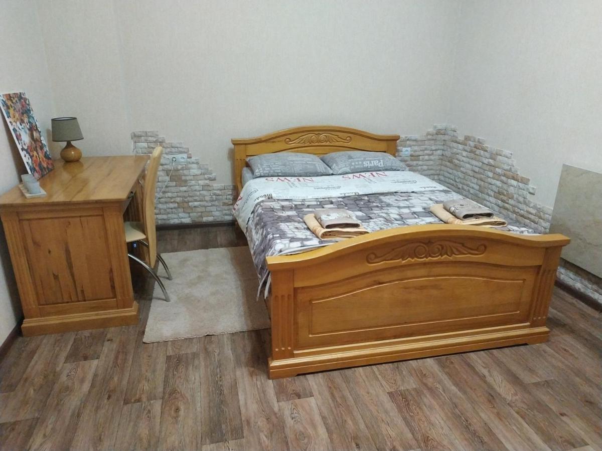 Apartment In The Center Of Old Town Kamjanyi Potoki Kültér fotó