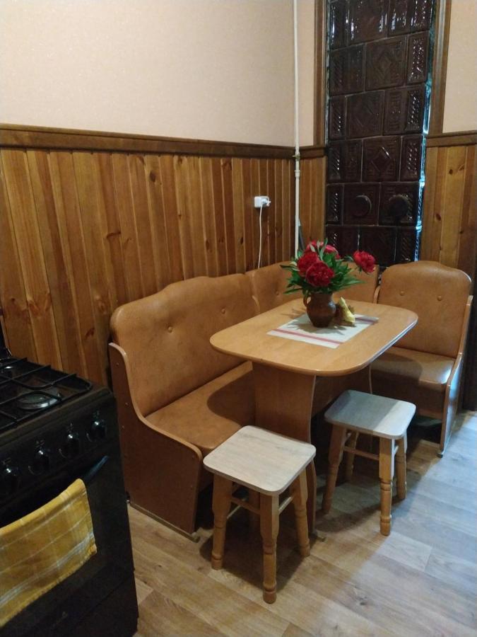 Apartment In The Center Of Old Town Kamjanyi Potoki Kültér fotó